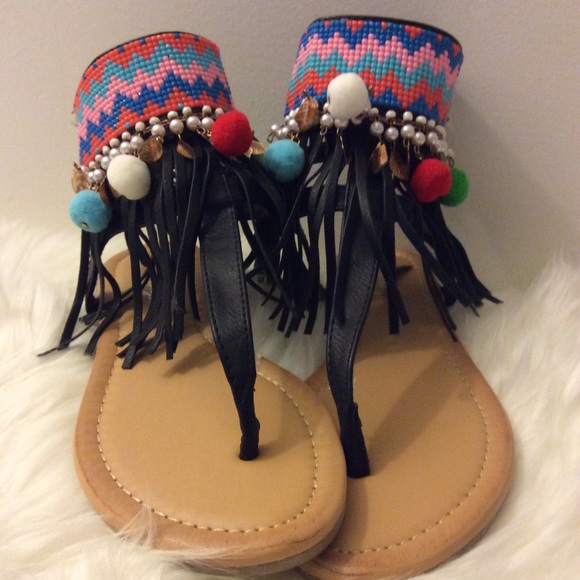 🦋Black strap flat sandals with embellished design - Picture 3 of 3